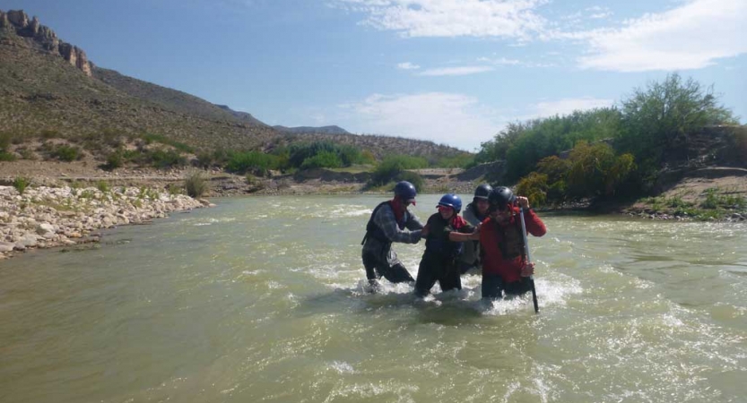 at risk teens build relationships on outward bound course